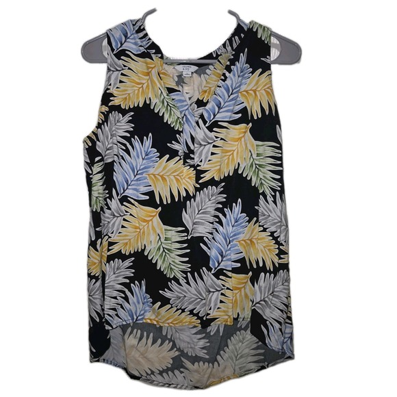 crown & ivy Tops - Crown &Ivy Sleeveless Tropical Print Shirt Women's Size‎ Large